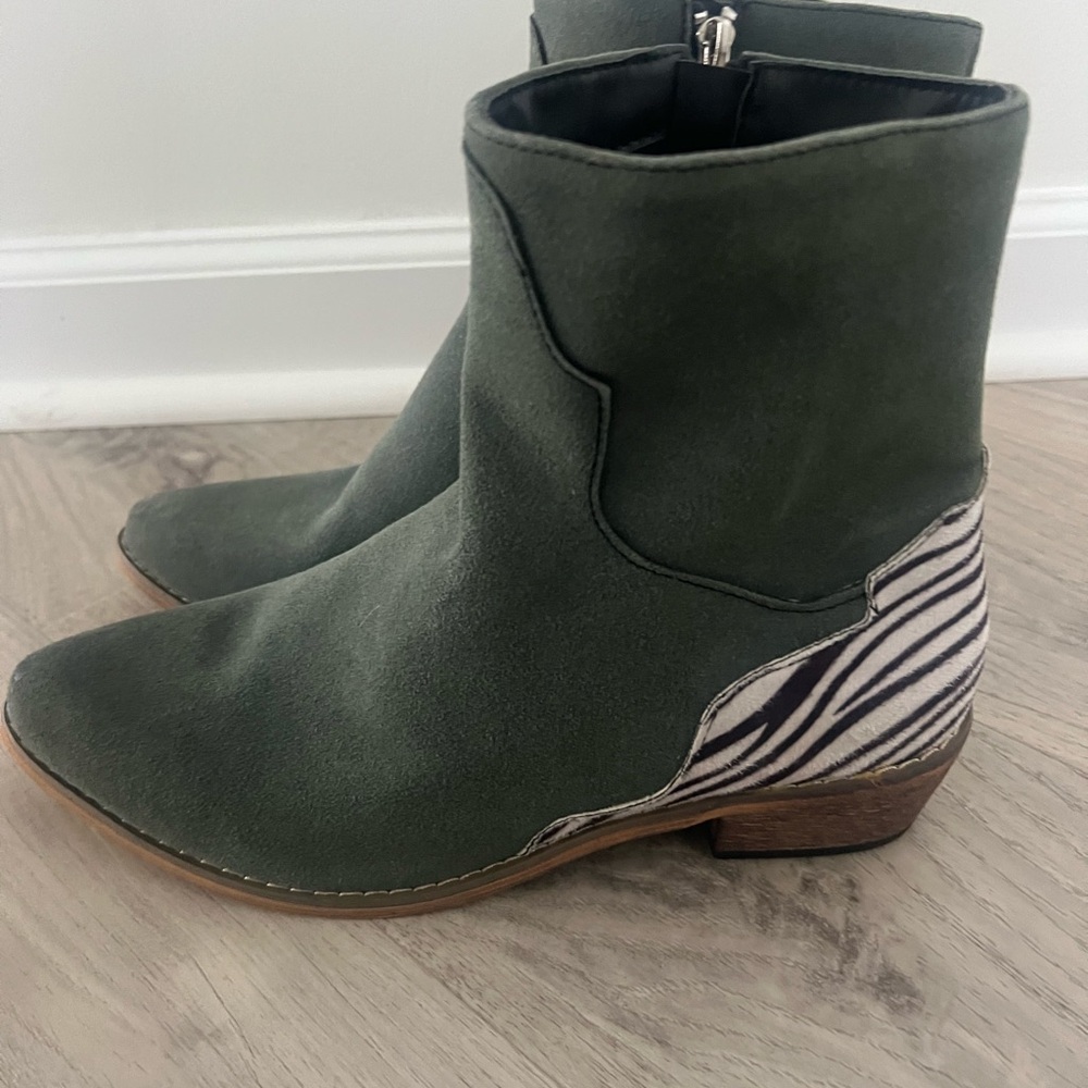 Green/Zebra suede short boots size 41